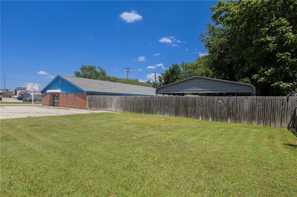 1201 S Willow Street Property Photo 6