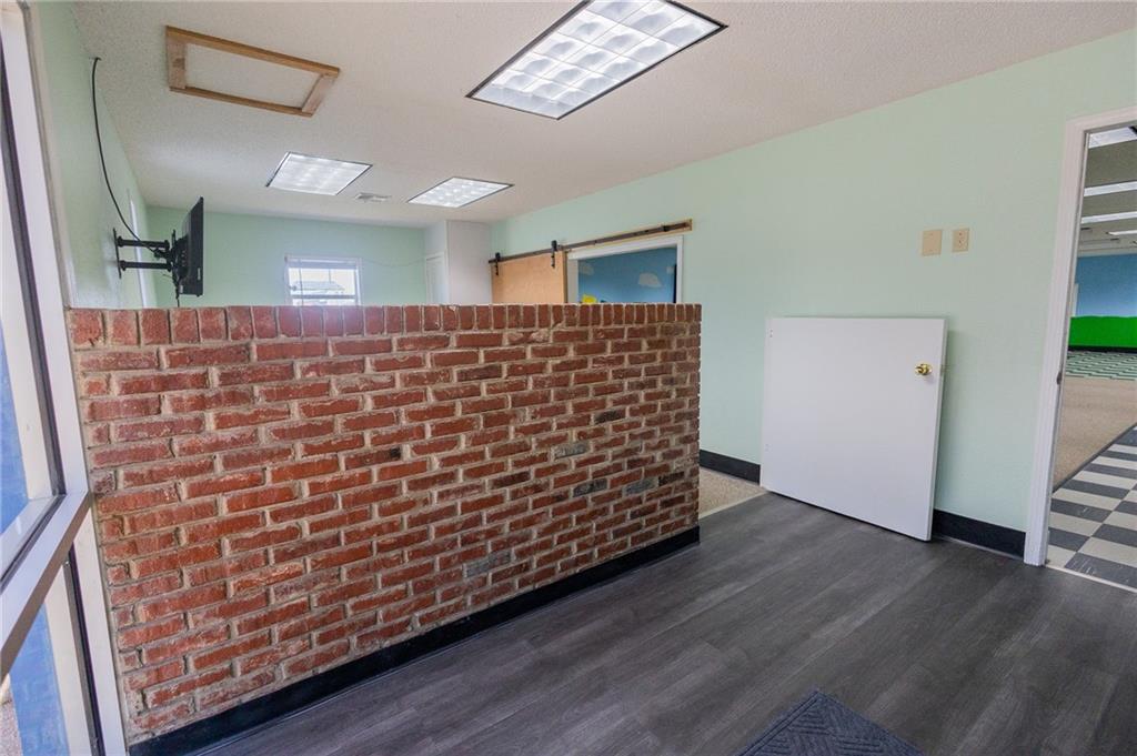 1201 S Willow Street Property Photo 7