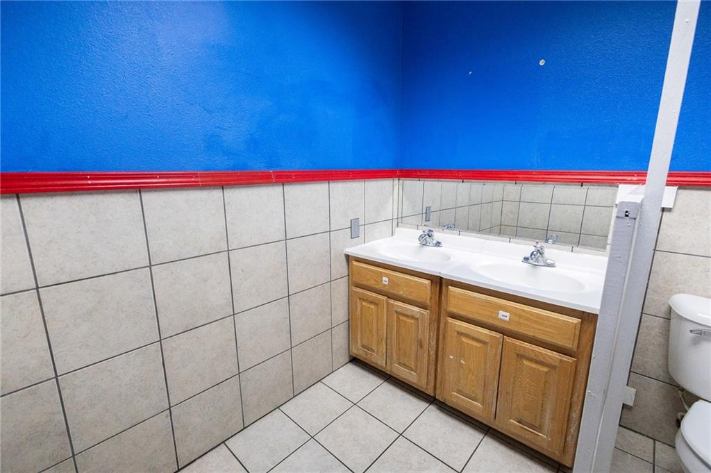 1201 S Willow Street Property Photo 31