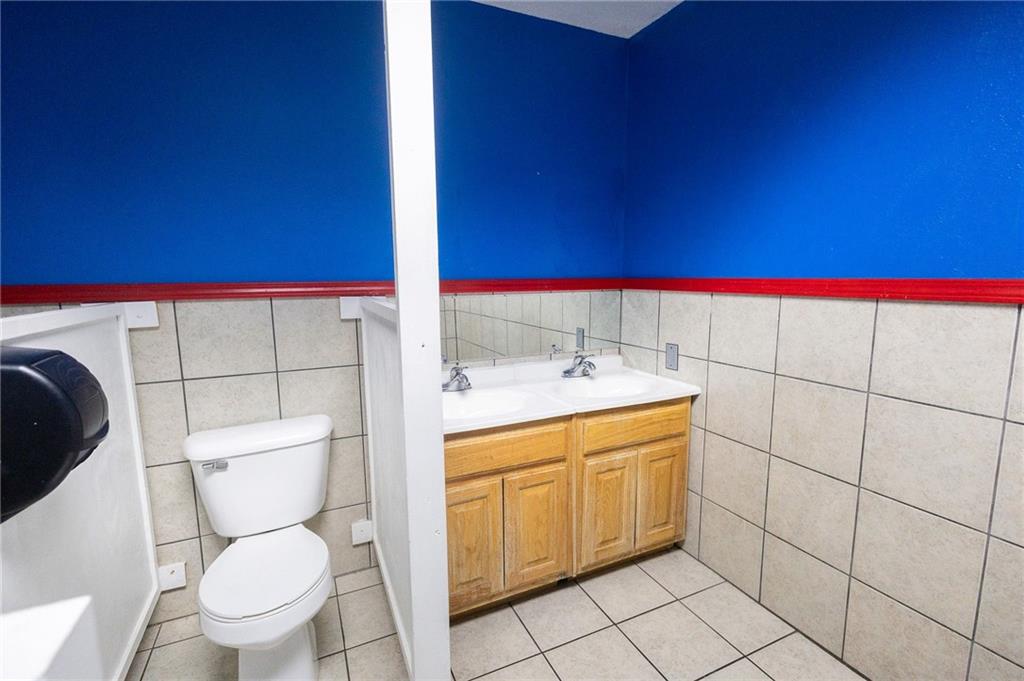 1201 S Willow Street Property Photo 33