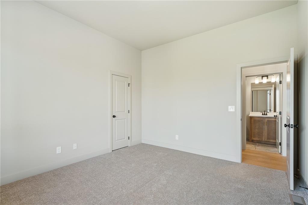 24621 W 60th Terrace Property Photo 54