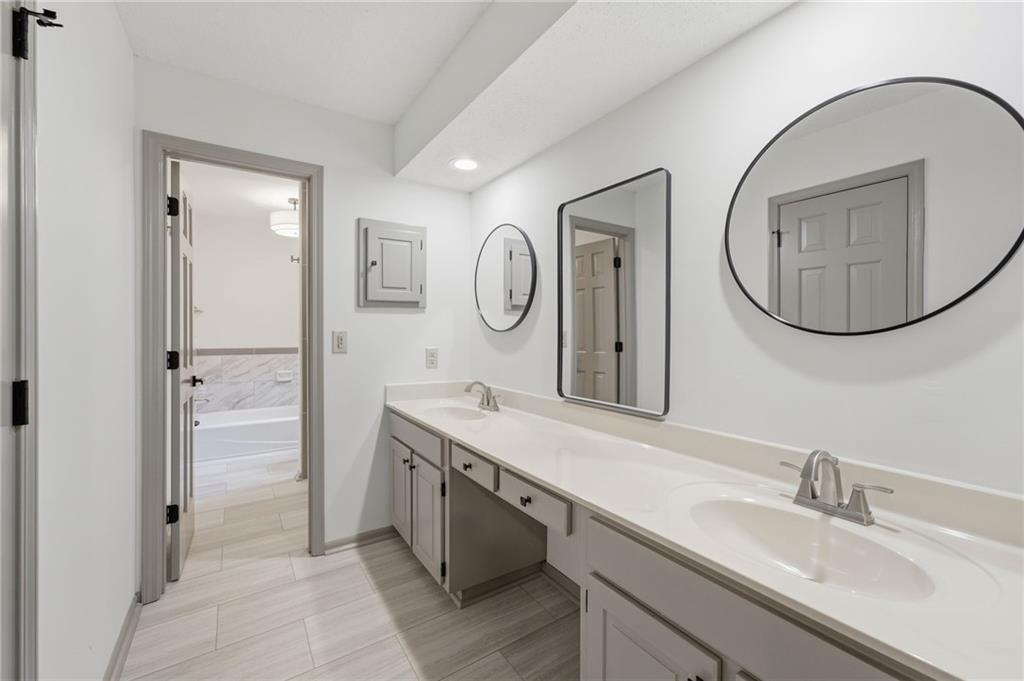 8009 Hallet Street Property Photo 21