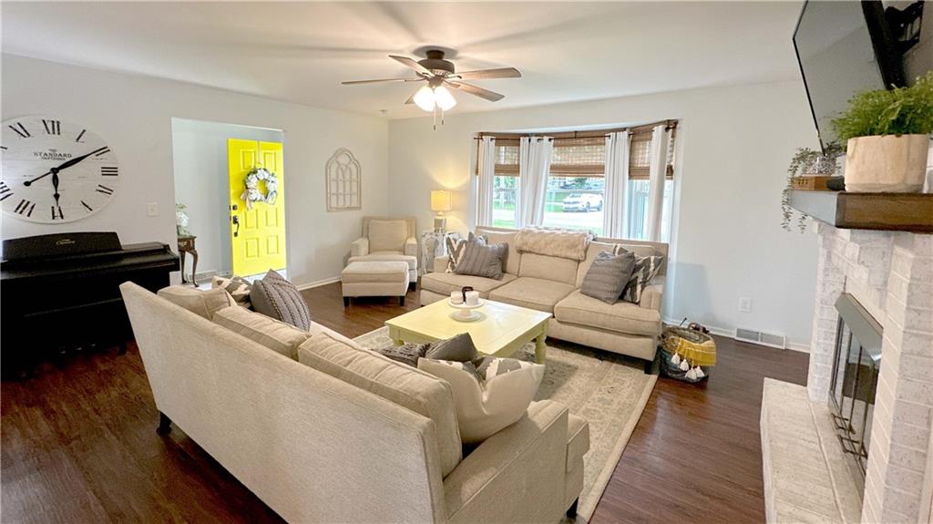105 Broadway Street Property Photo 6