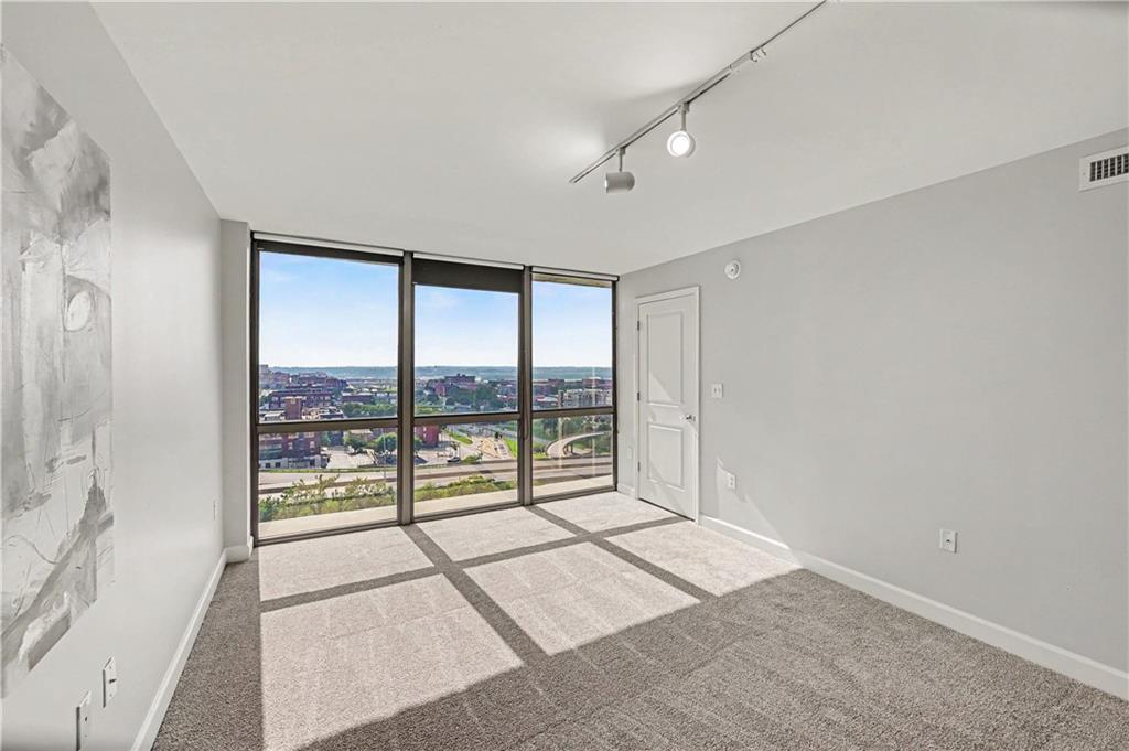 600 E Admiral Boulevard Property Photo 10