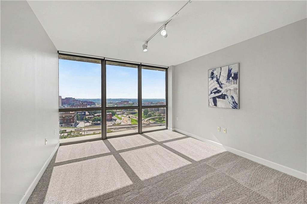 600 E Admiral Boulevard Property Photo 14