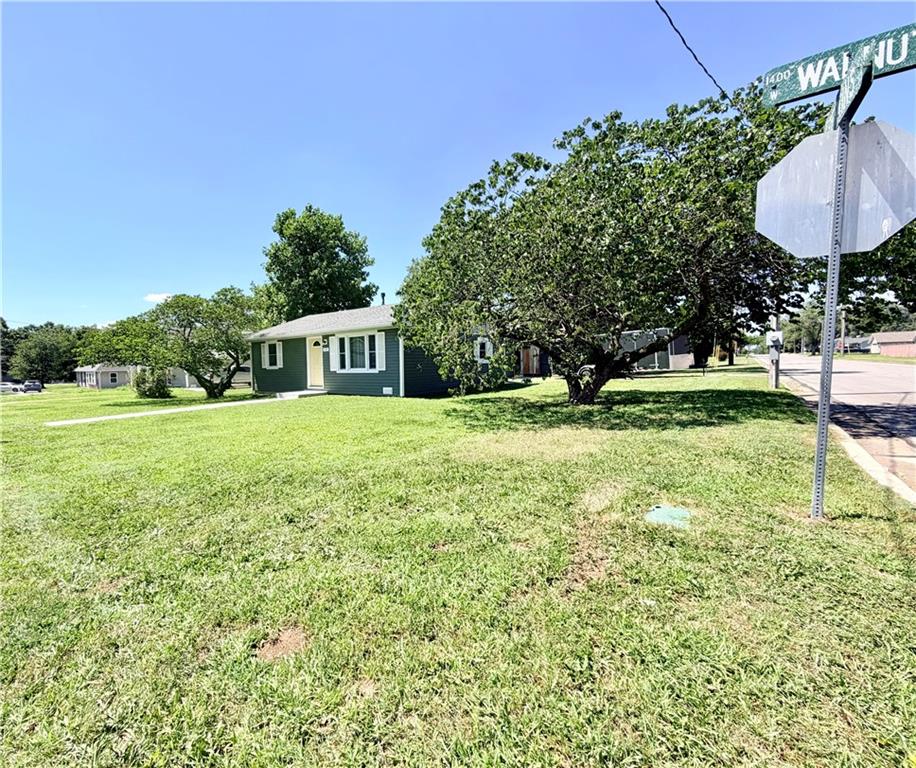 1402 W Walnut Street Property Photo 6