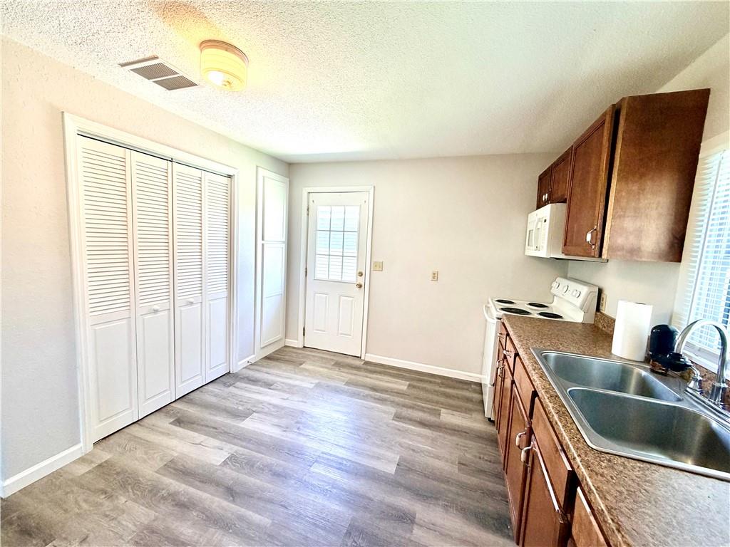 1402 W Walnut Street Property Photo 15