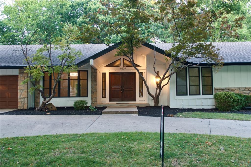 10229 Hemlock Drive Property Photo 2