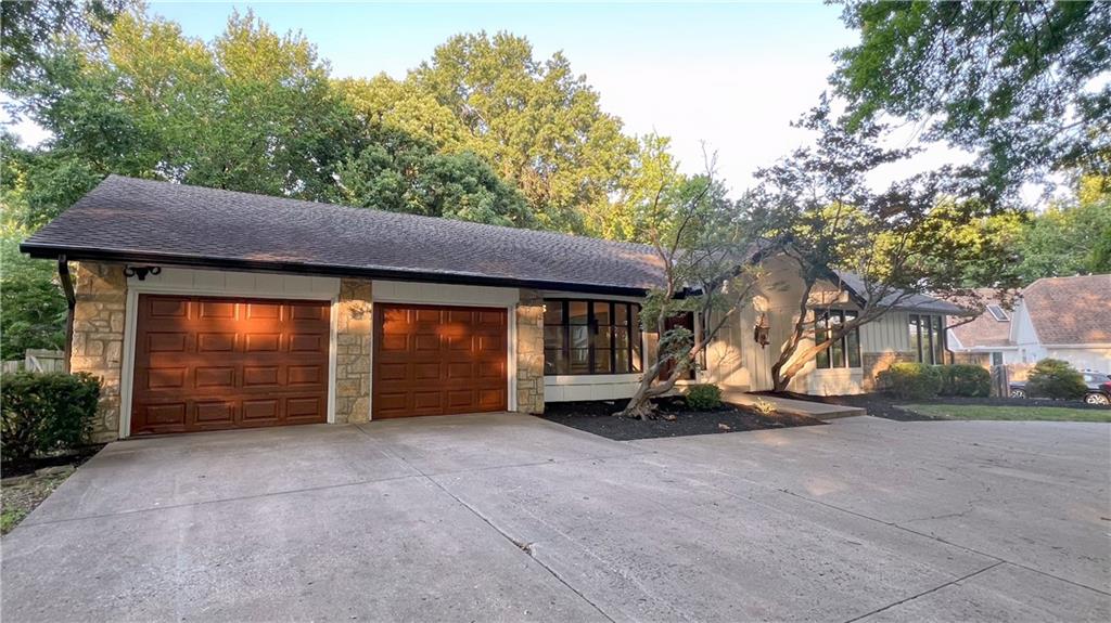 10229 Hemlock Drive Property Photo 3
