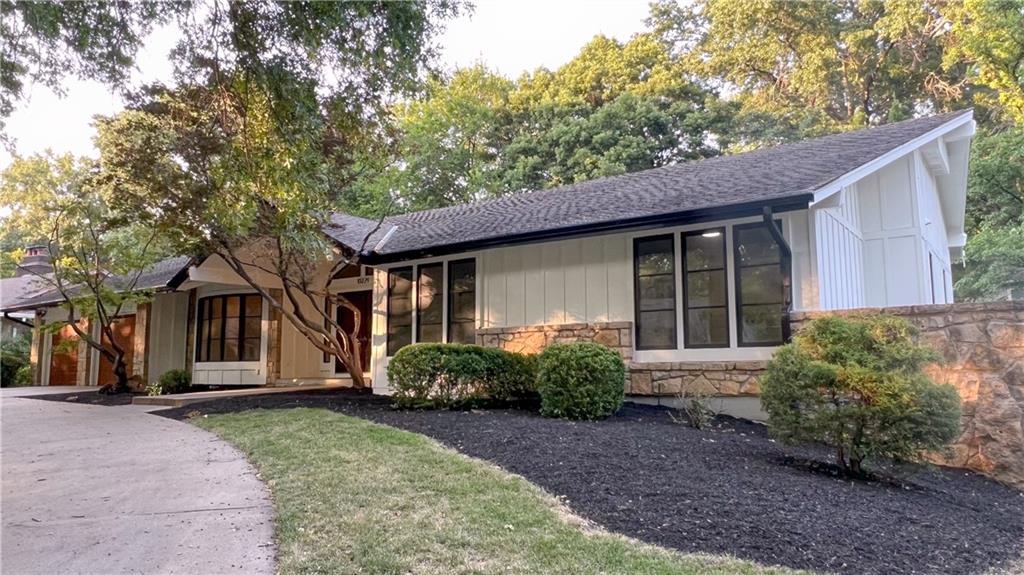 10229 Hemlock Drive Property Photo 4
