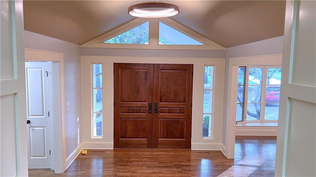 10229 Hemlock Drive Property Photo 6