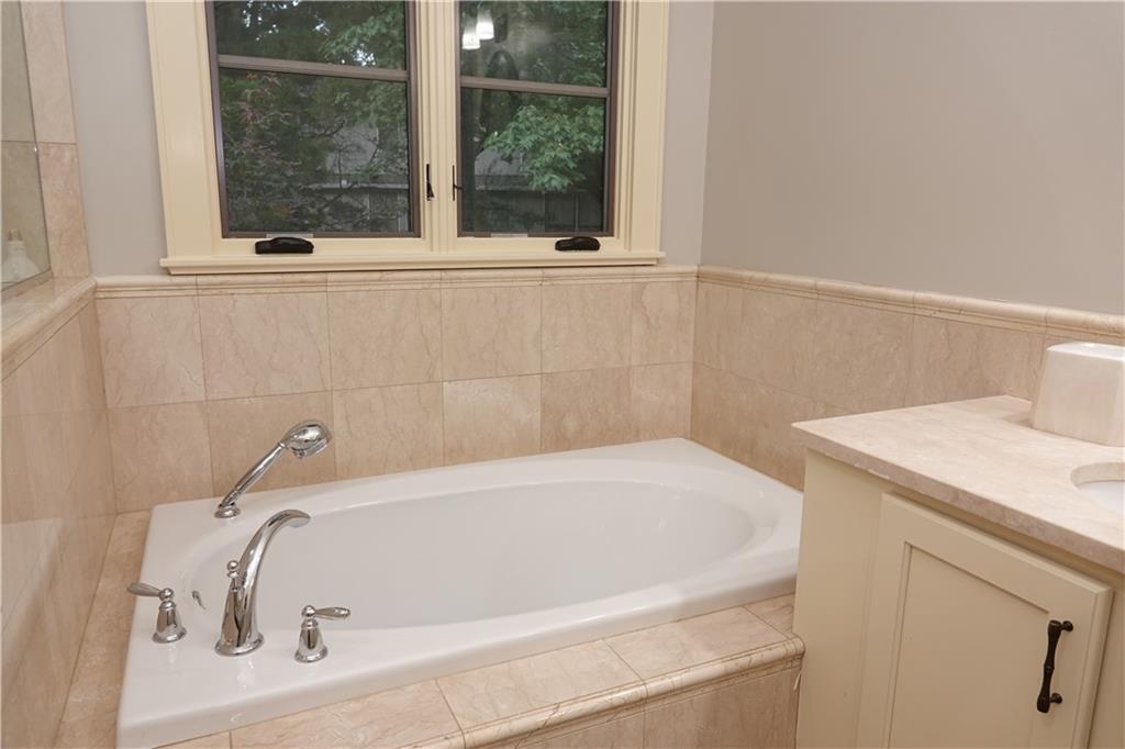10229 Hemlock Drive Property Photo 34