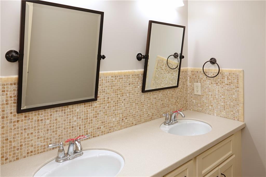 10229 Hemlock Drive Property Photo 43