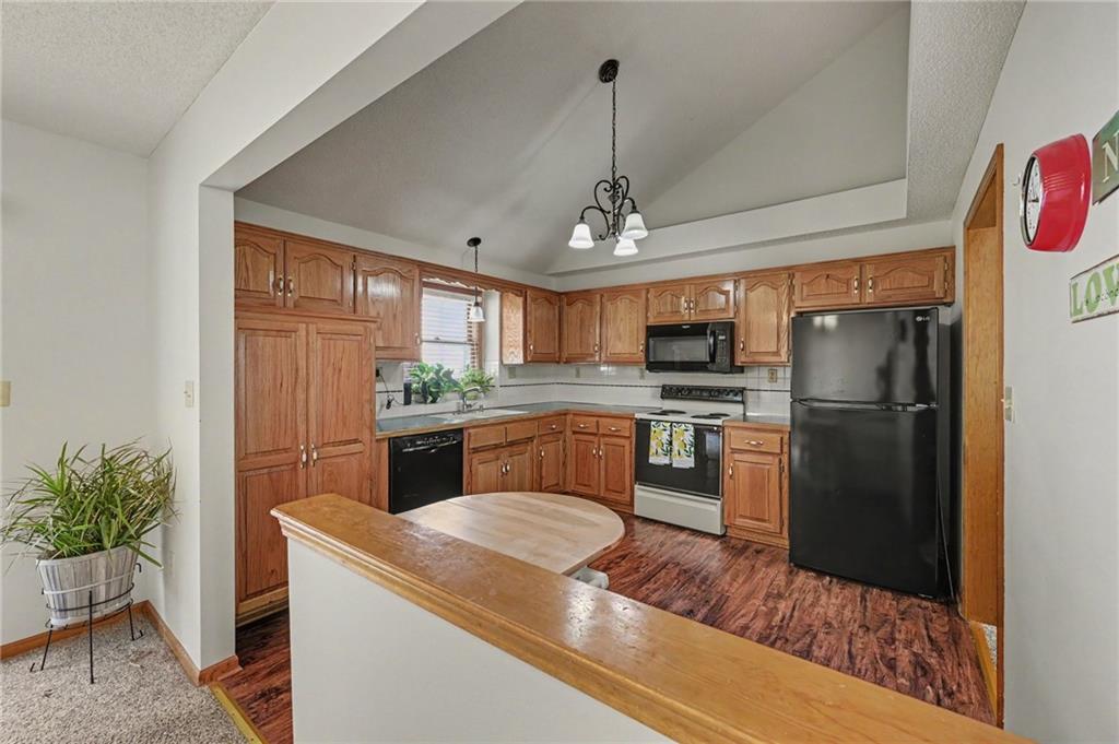 8626 N Wayland Avenue Property Photo 9