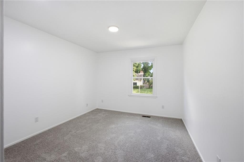 14906 W 89th Street Property Photo 15