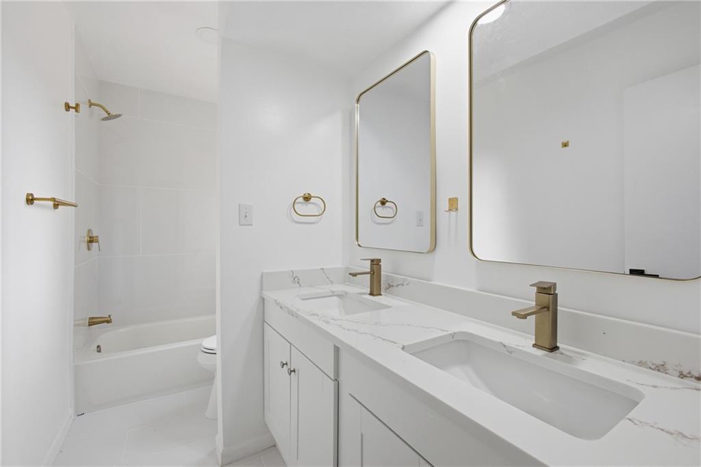 14906 W 89th Street Property Photo 20