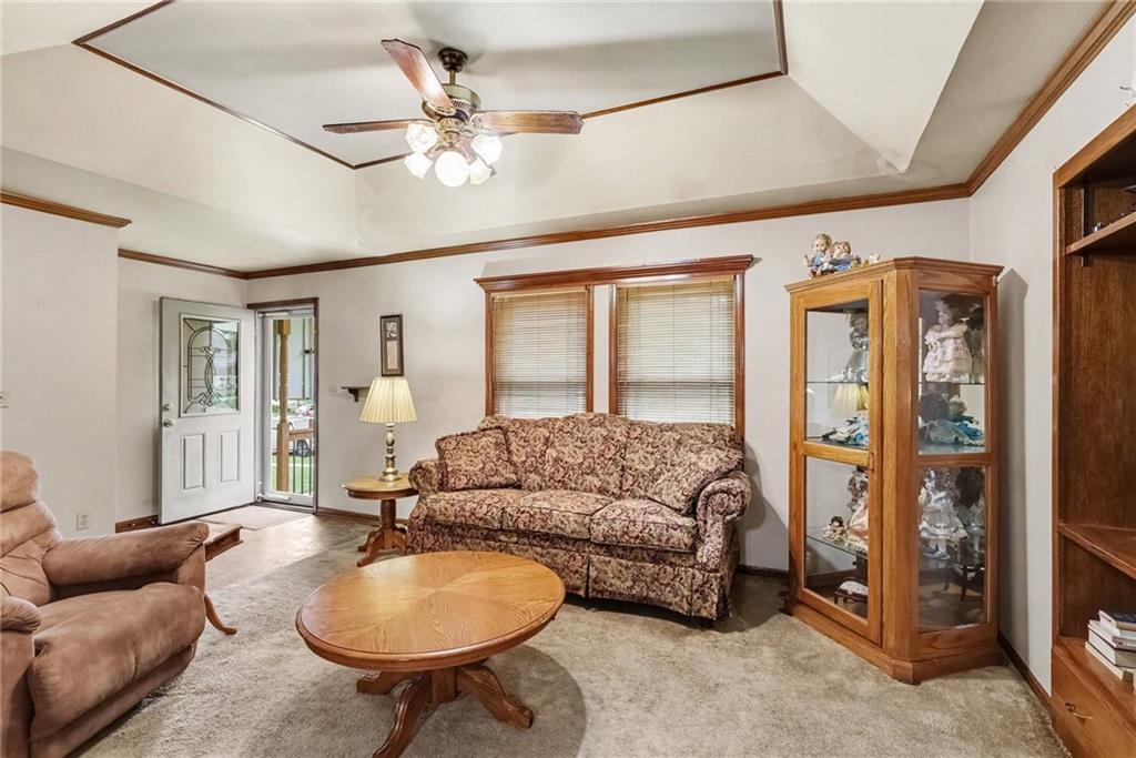 605 Se Westwind Drive Property Photo 4