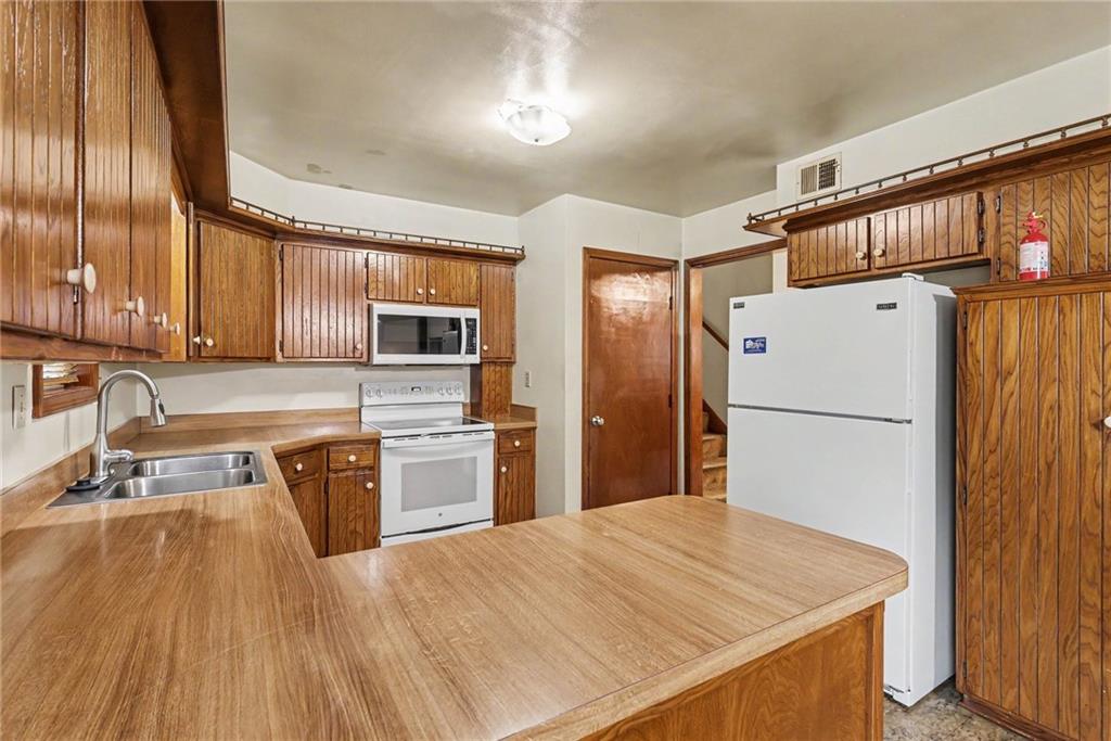 605 Se Westwind Drive Property Photo 9