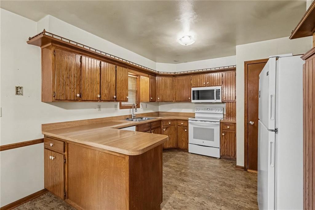 605 Se Westwind Drive Property Photo 10