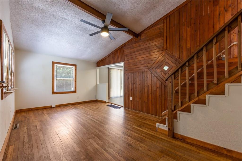 2918 S 9th Place Property Photo 5