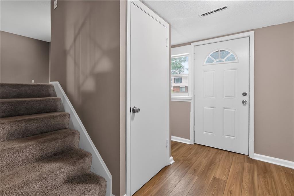 11718 Fuller Avenue Property Photo 8