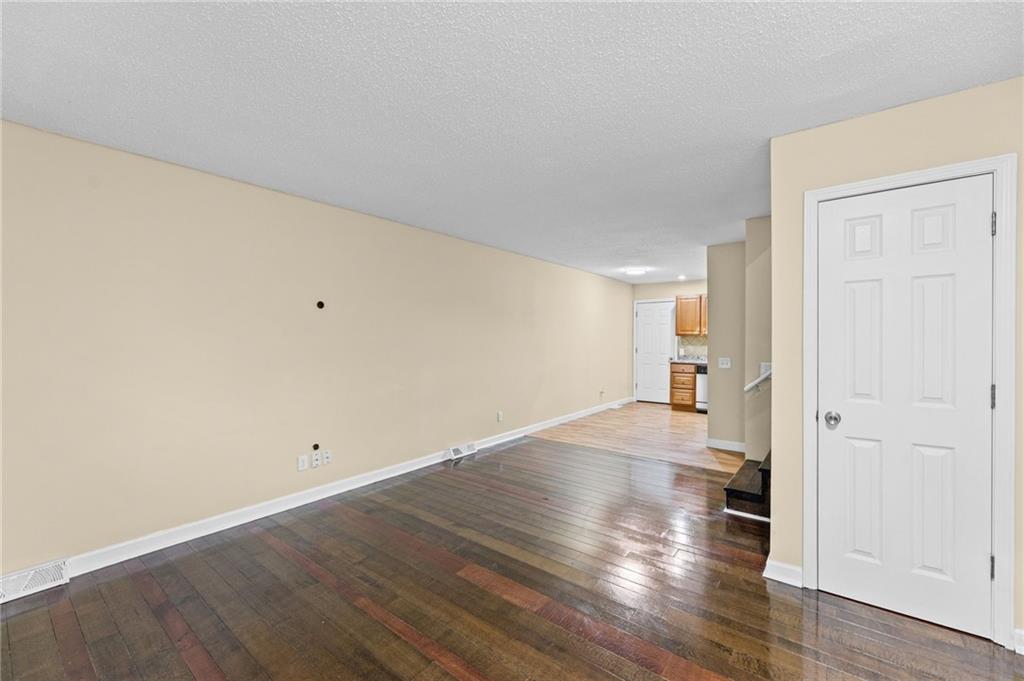 921 N Jan-mar Drive Property Photo 3