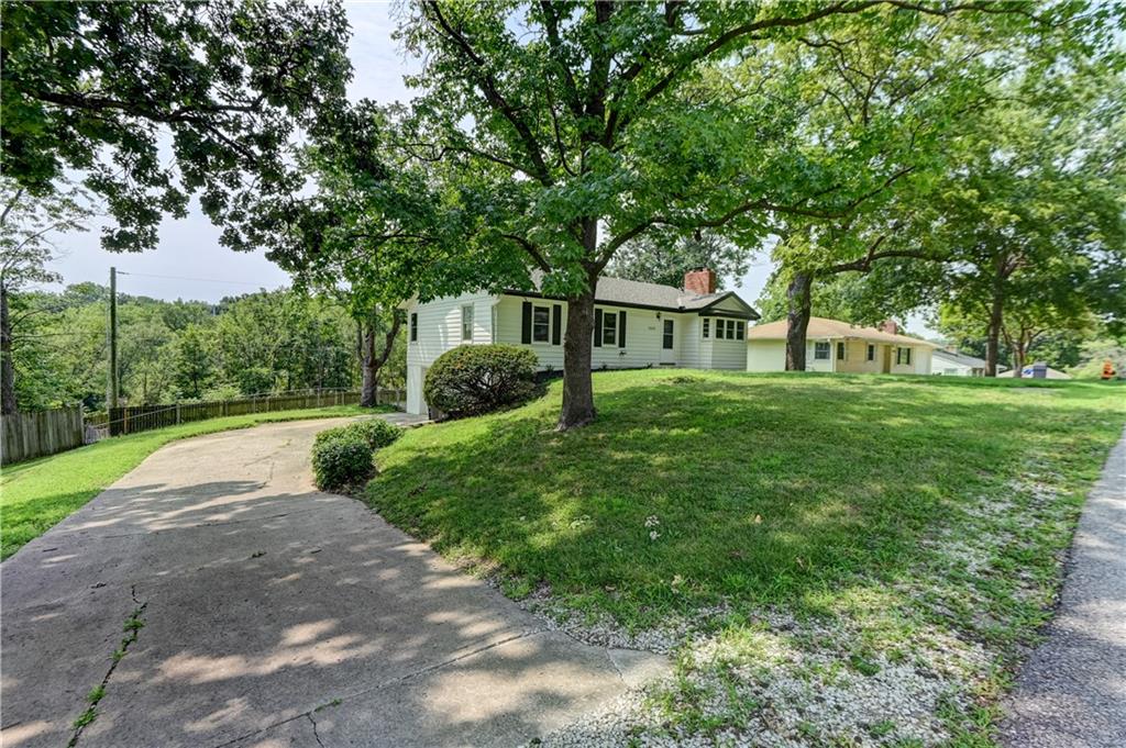 2820 Berry Lane Property Photo 2
