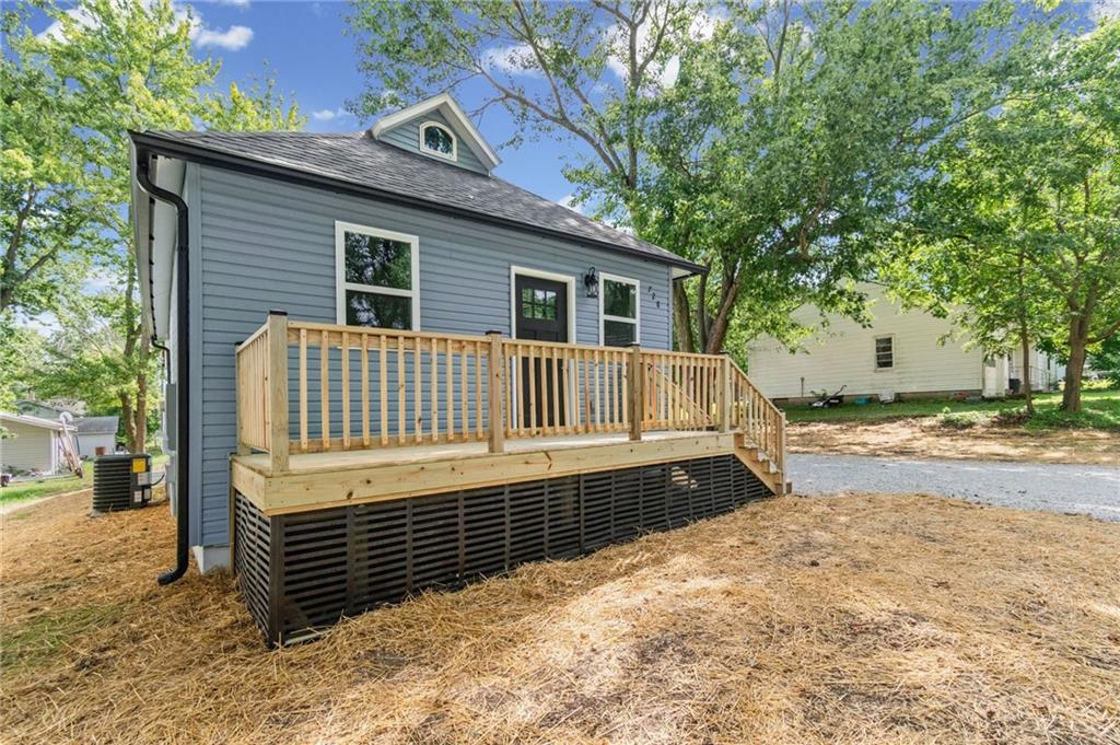 728 E 3rd Street Property Photo 3