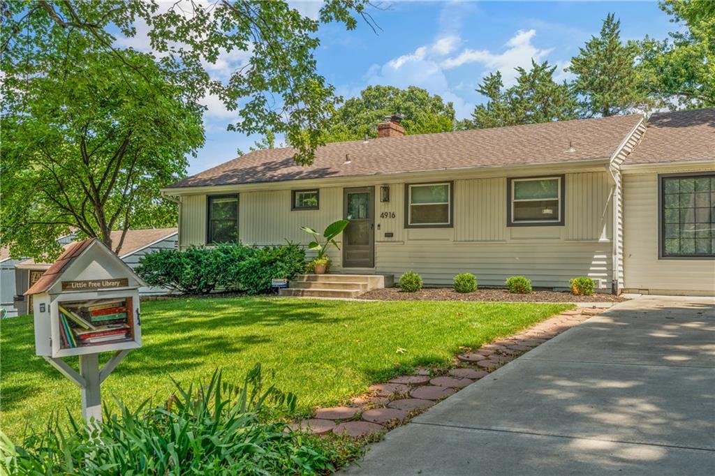 4916 W 78th Place Property Photo 2