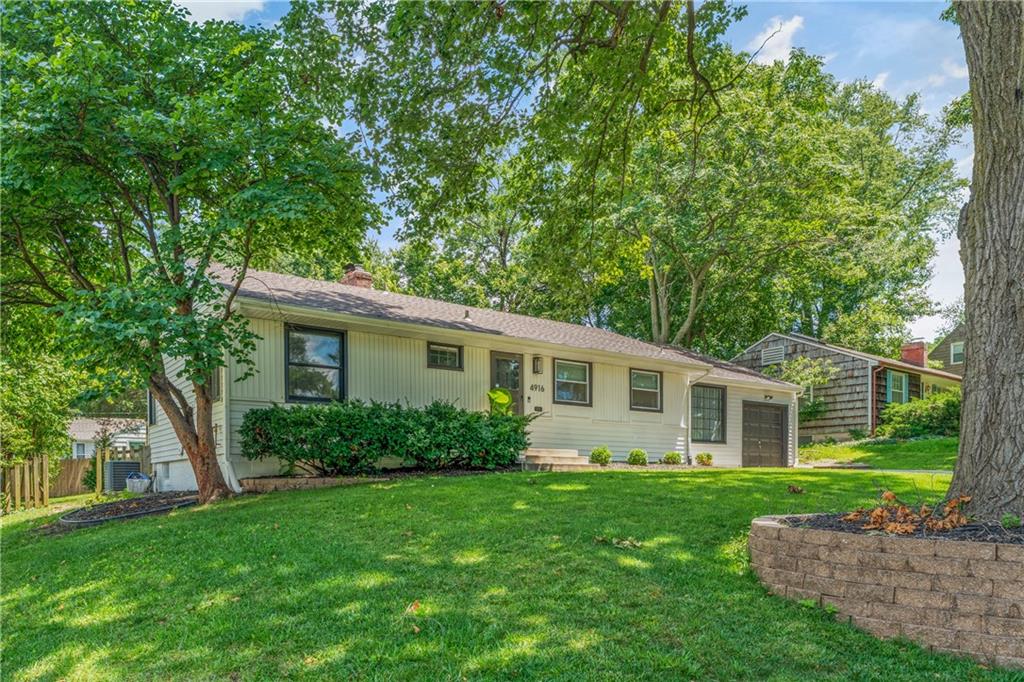 4916 W 78th Place Property Photo 4