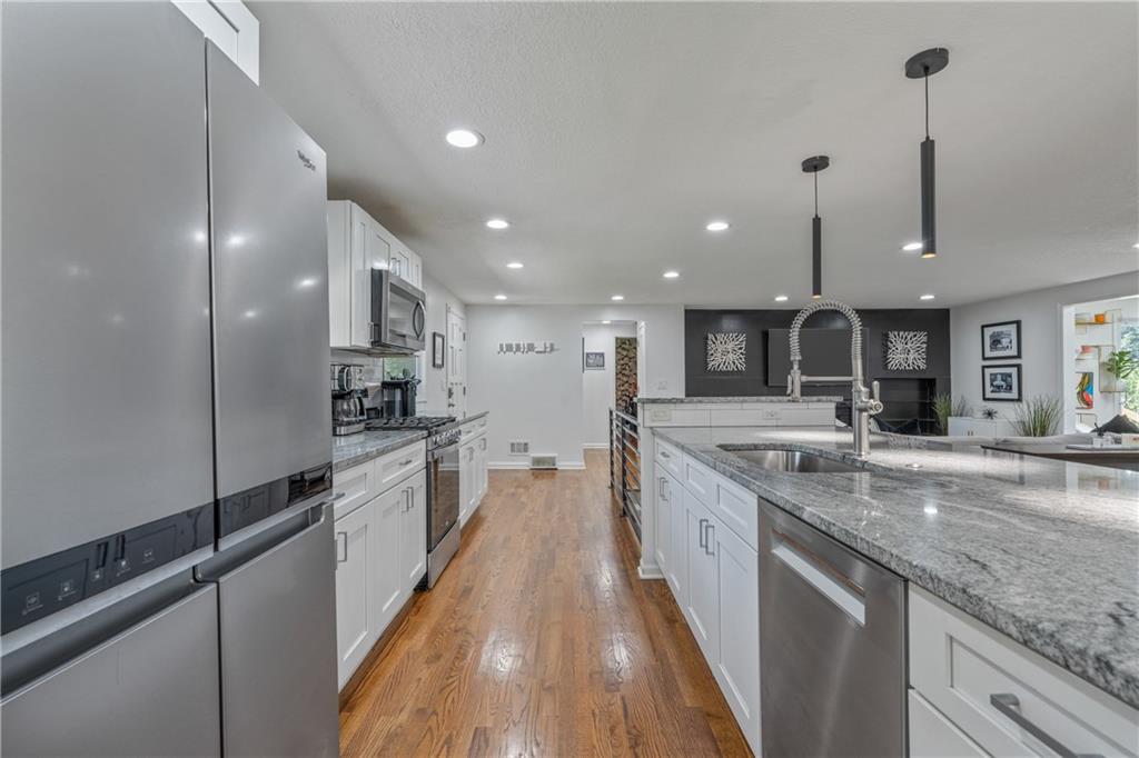 4916 W 78th Place Property Photo 10