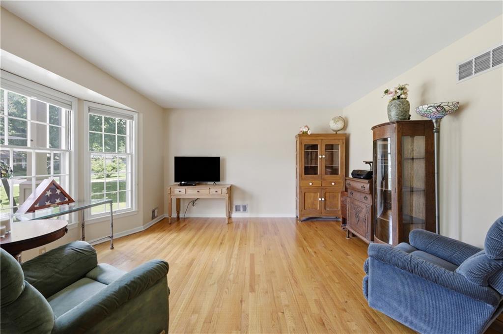 3609 S Phelps Road Property Photo 7