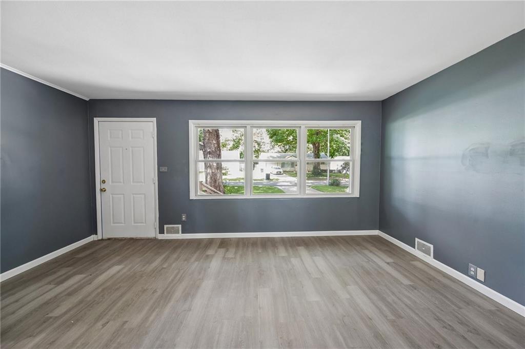 11217 Manchester Avenue Property Photo 4