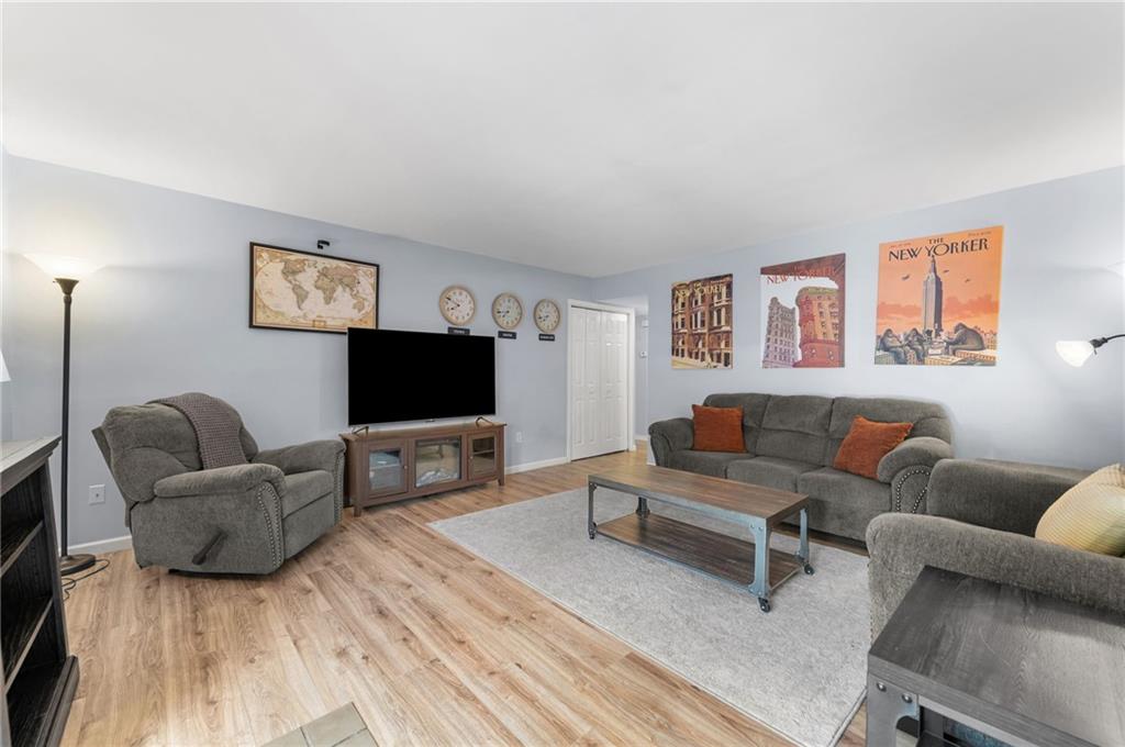 445 W 10th Street Property Photo 6