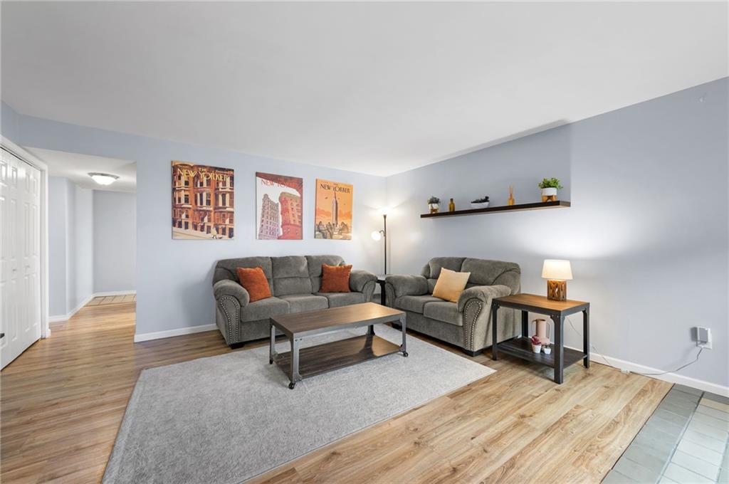 445 W 10th Street Property Photo 7