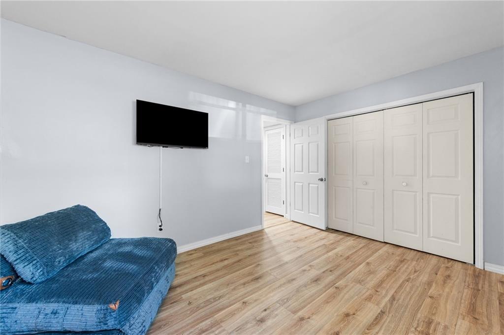 445 W 10th Street Property Photo 23