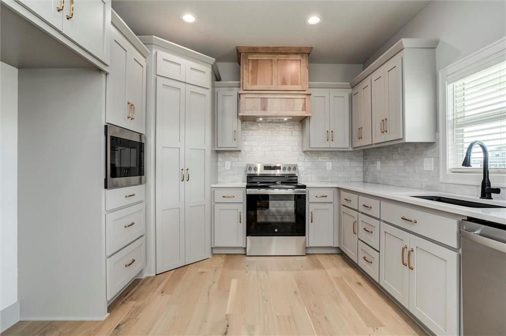 16941 S Brentwood Street Property Photo 4