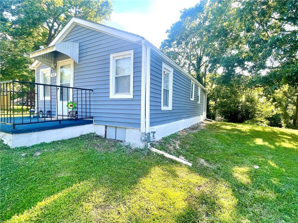 810 N Grand Avenue Property Photo 6