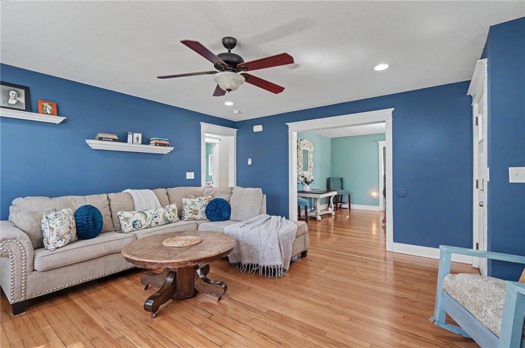 403 Baker Street Property Photo 5