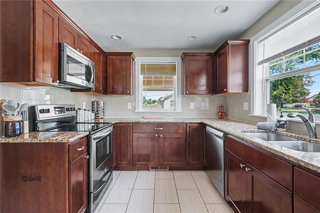 403 Baker Street Property Photo 15