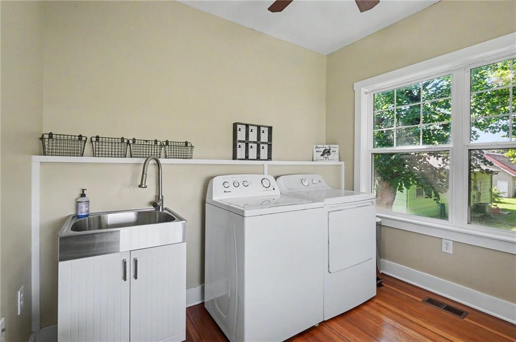 403 Baker Street Property Photo 17