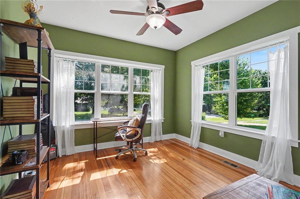 403 Baker Street Property Photo 18