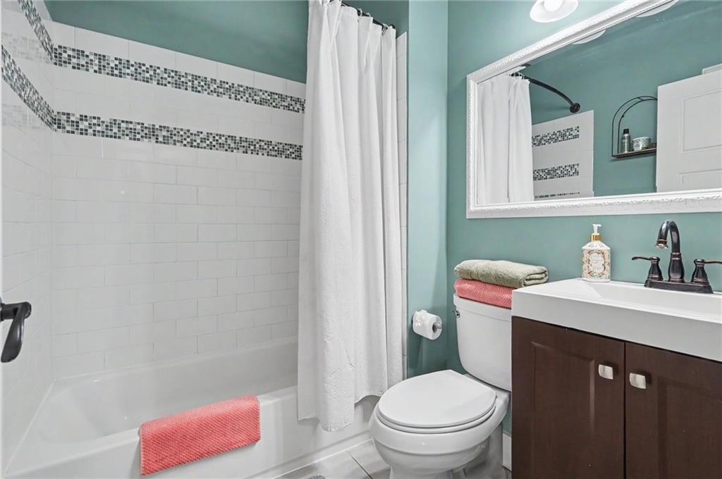 403 Baker Street Property Photo 20