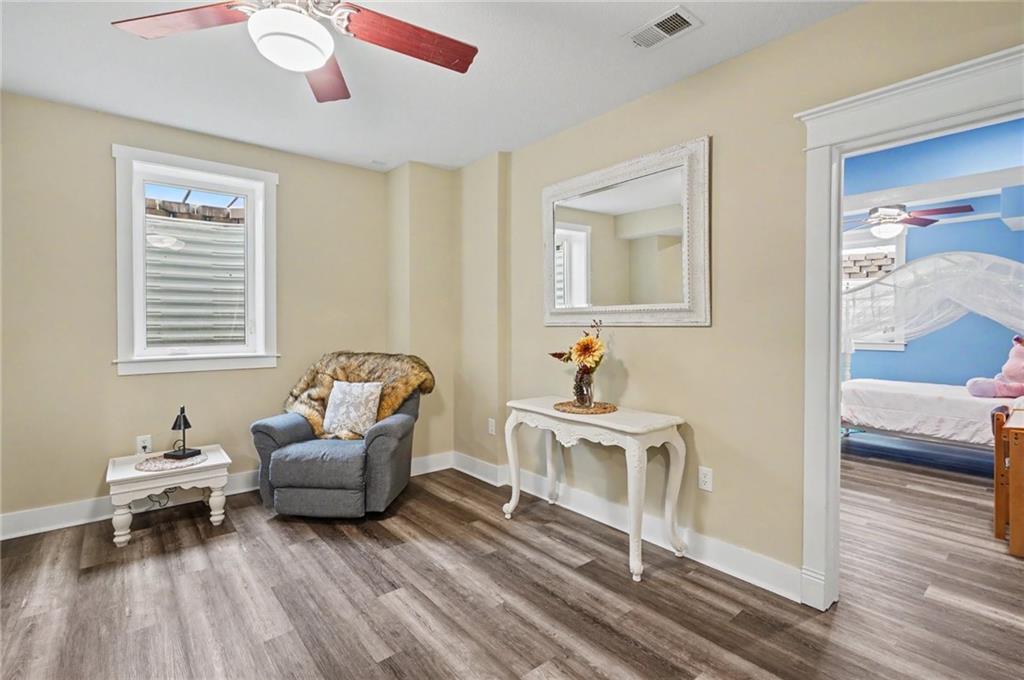 403 Baker Street Property Photo 24