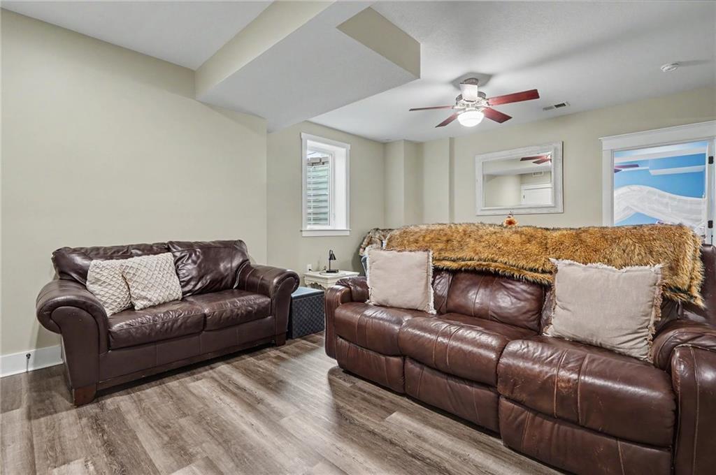 403 Baker Street Property Photo 25