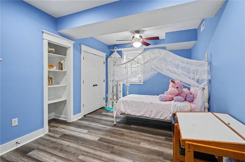 403 Baker Street Property Photo 26