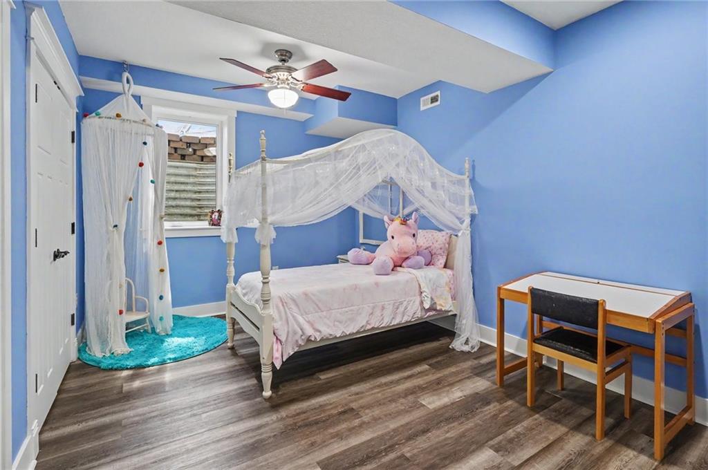 403 Baker Street Property Photo 27
