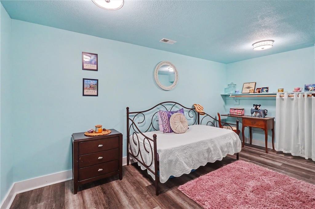 403 Baker Street Property Photo 28