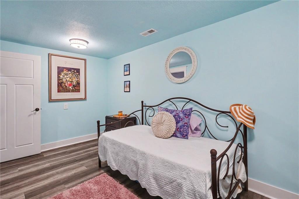 403 Baker Street Property Photo 29