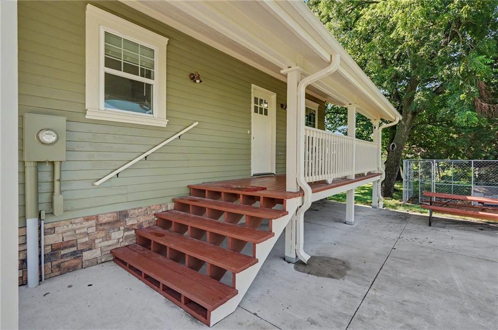 403 Baker Street Property Photo 32